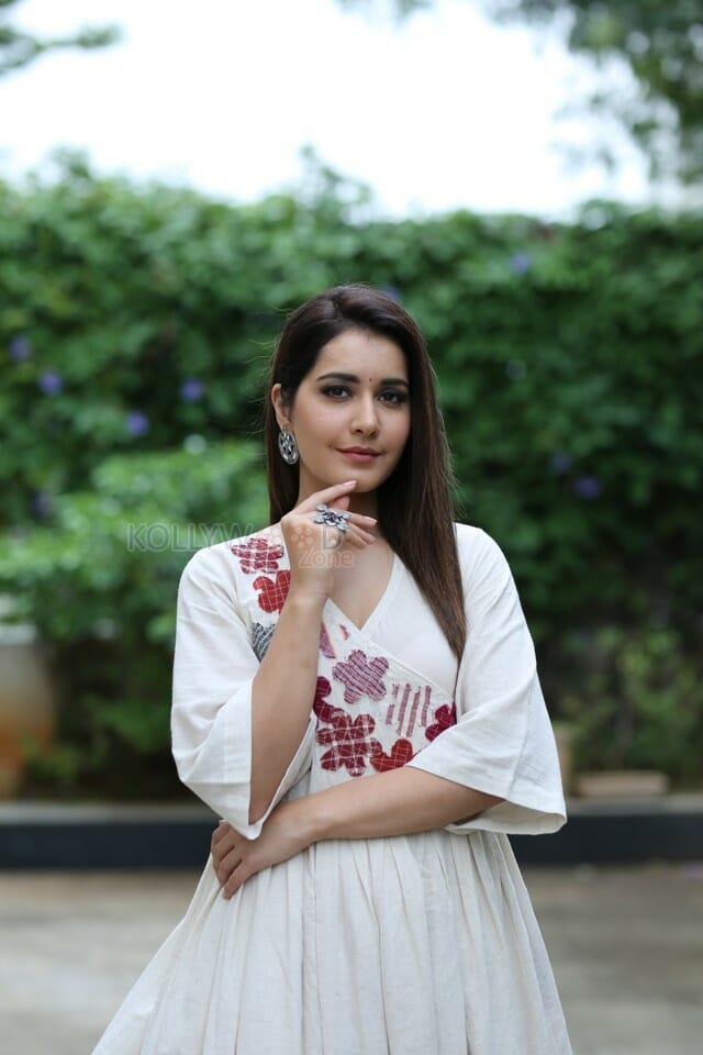 Actress Raashi Khanna New Photo Shoot Pictures