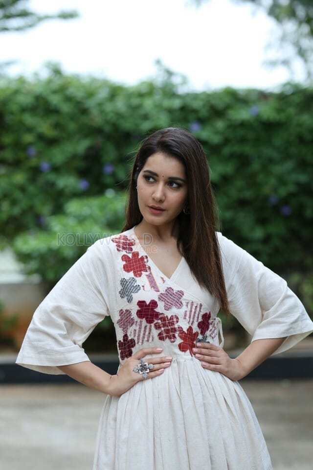 Actress Raashi Khanna New Photo Shoot Pictures