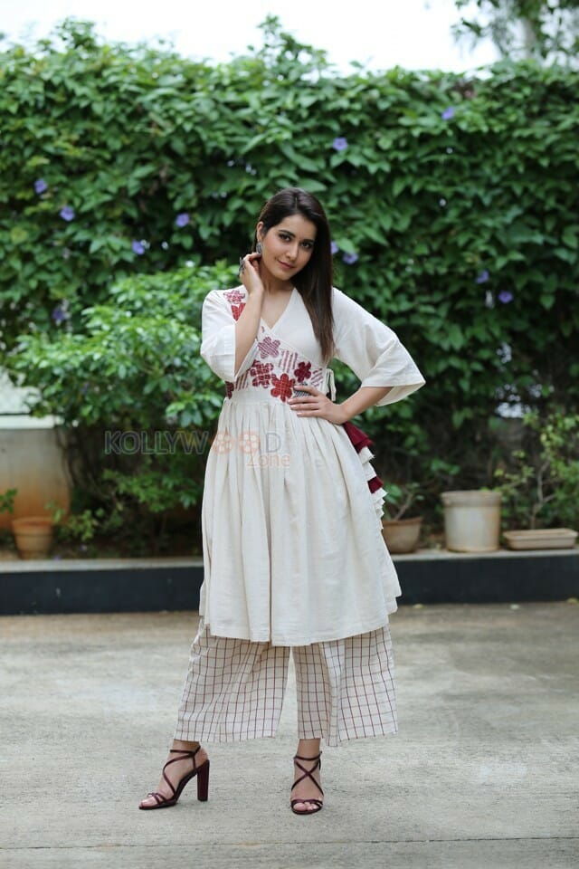 Actress Raashi Khanna New Photo Shoot Pictures