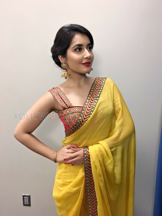 Actress Raashi Khanna Saree Photos