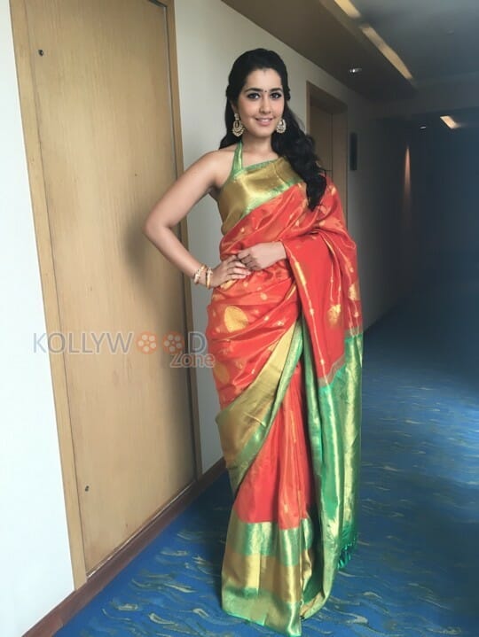 Actress Raashi Khanna Saree Stills