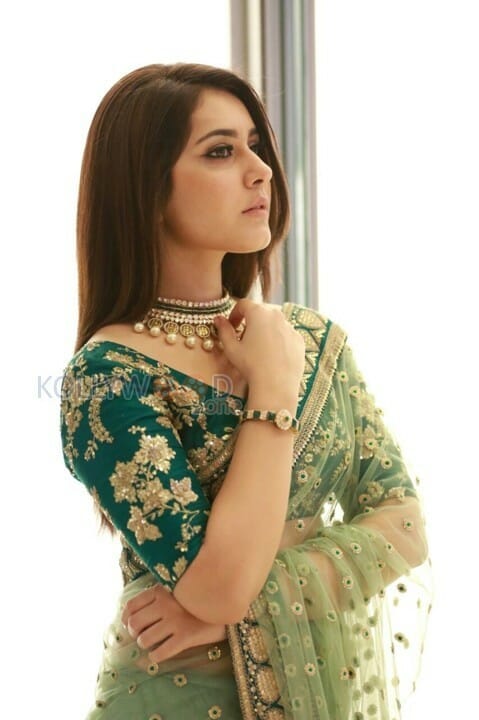 Actress Raashi Khanna Sexy New Photos