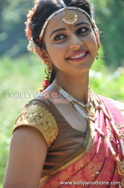 Actress Rakul Preet Singh Traditional Saree Photos