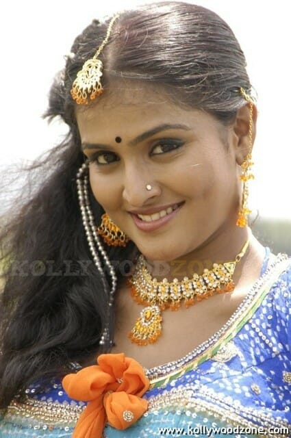 Actress Ramya Nambeesan Pictures