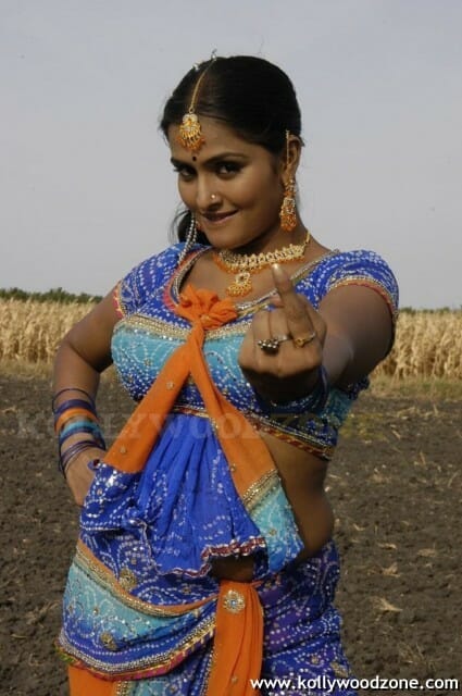 Actress Ramya Nambeesan Pictures