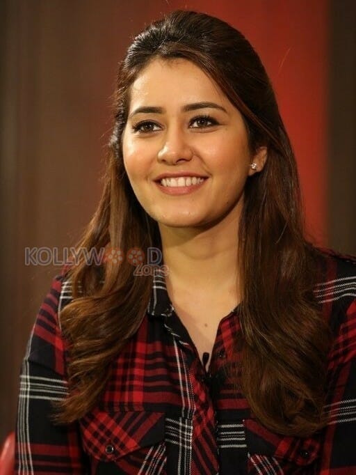 Actress Rashi Khanna Beautiful Stills