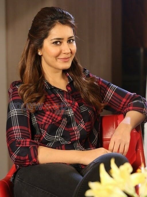 Actress Rashi Khanna Beautiful Stills