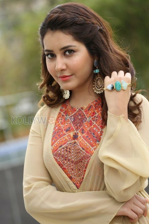 Actress Rashi Khanna New Pictures