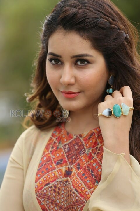 Actress Rashi Khanna New Pictures