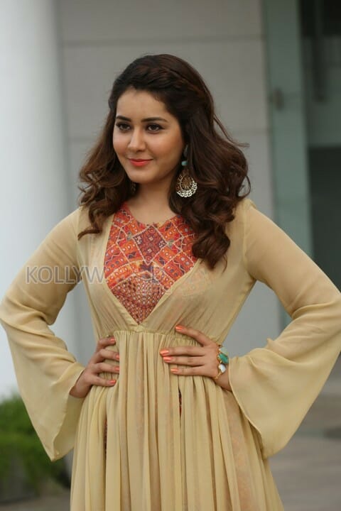 Actress Rashi Khanna New Pictures