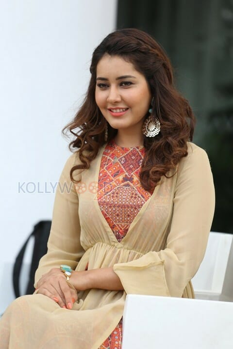 Actress Rashi Khanna New Pictures