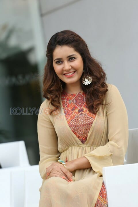 Actress Rashi Khanna New Pictures