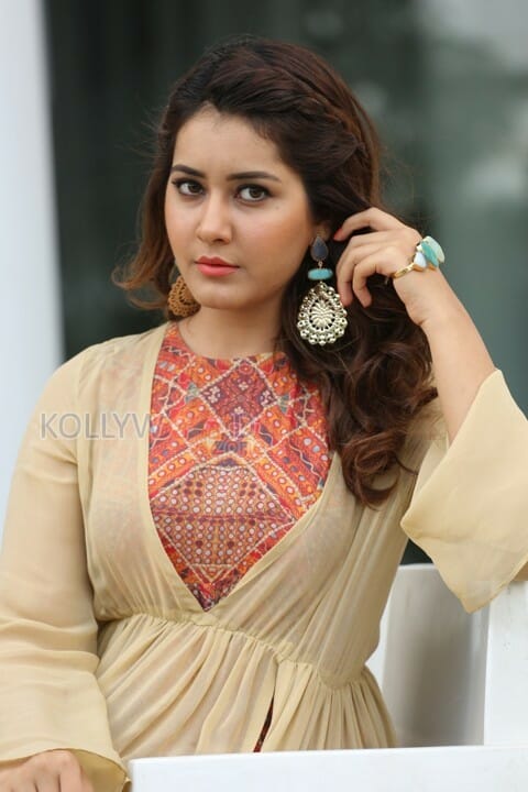 Actress Rashi Khanna New Pictures