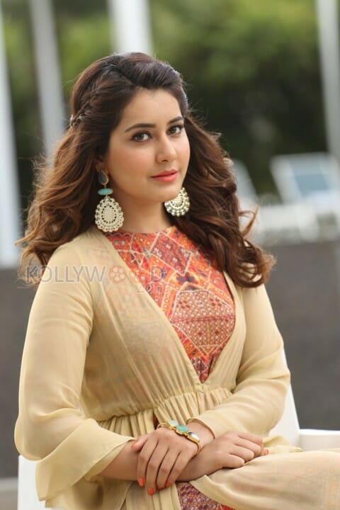 Actress Rashi Khanna New Pictures