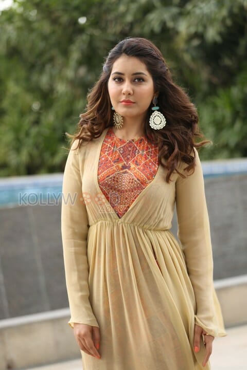 Actress Rashi Khanna New Pictures