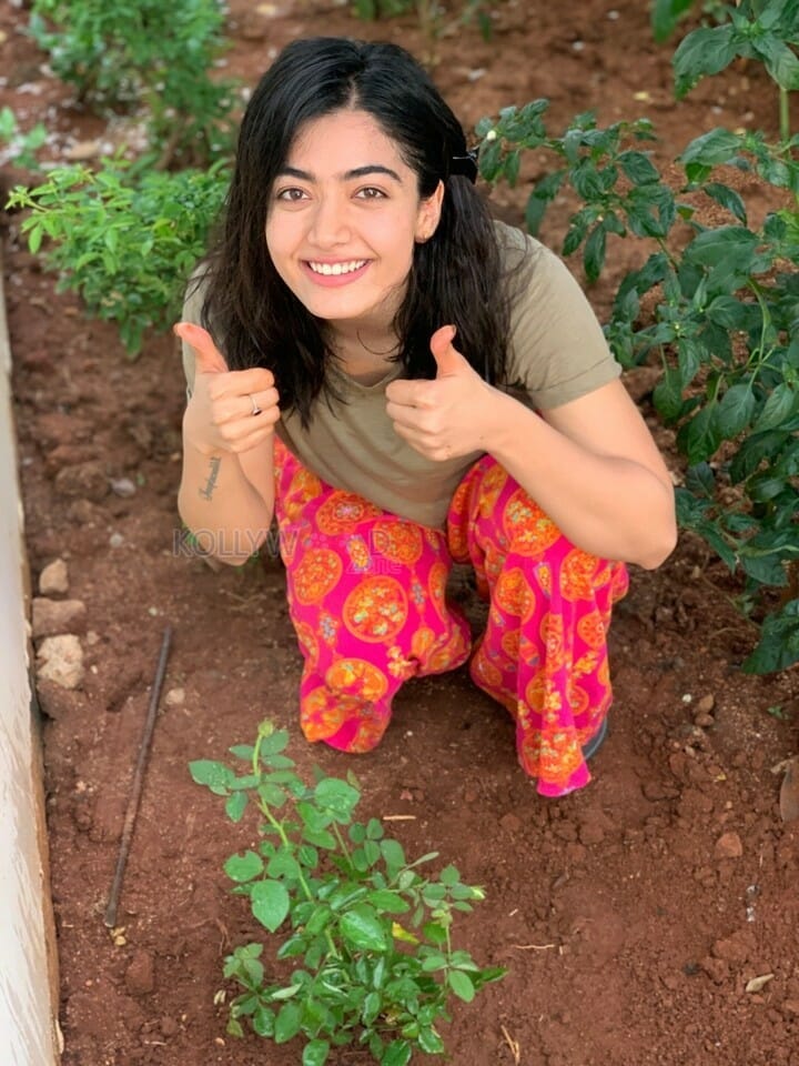 Actress Rashmika Mandana Doing The Akkineni Samantha Challenge Photos