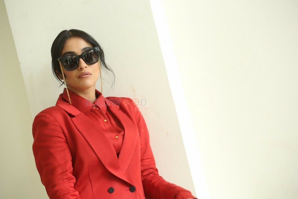 Actress Regina Cassandra At Evaru Movie Interview Photos