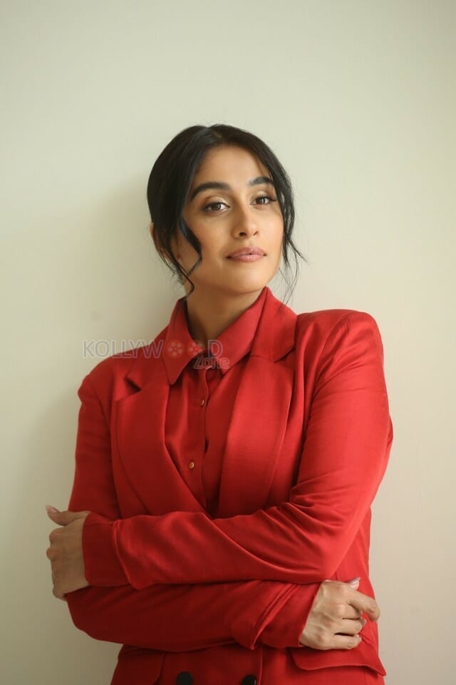 Actress Regina Cassandra At Evaru Movie Interview Photos