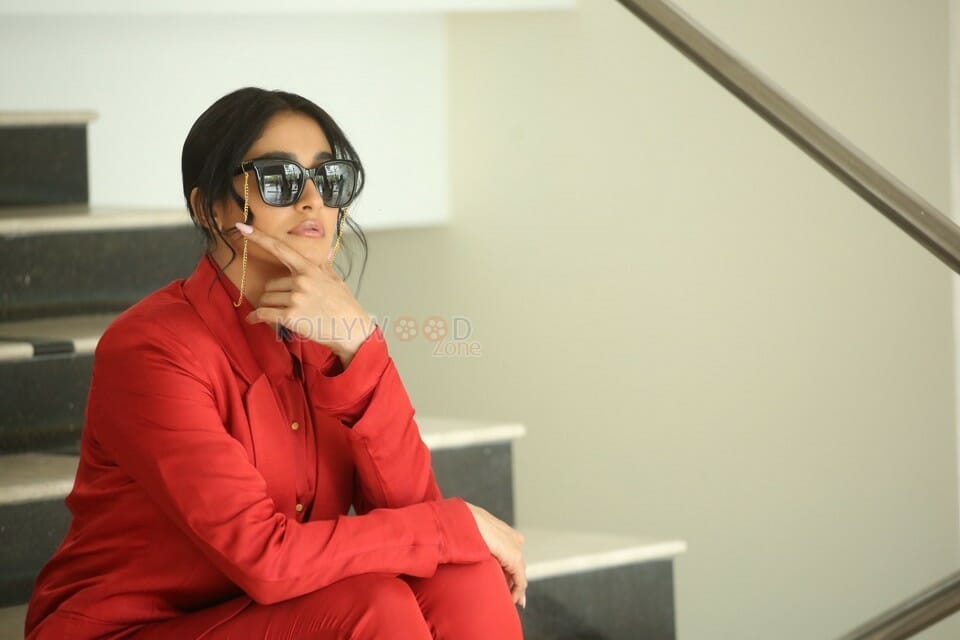 Actress Regina Cassandra At Evaru Movie Interview Photos