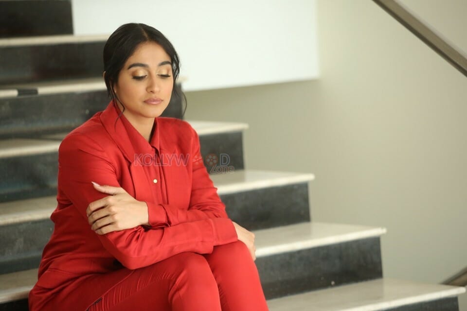 Actress Regina Cassandra At Evaru Movie Interview Photos