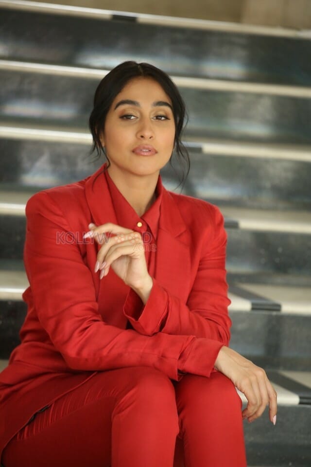 Actress Regina Cassandra At Evaru Movie Interview Photos