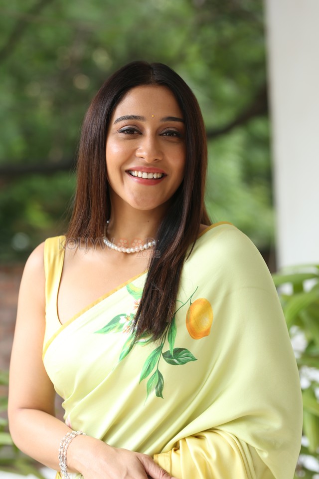 Actress Regina Cassandra Utsavam Movie Interview Photos 21