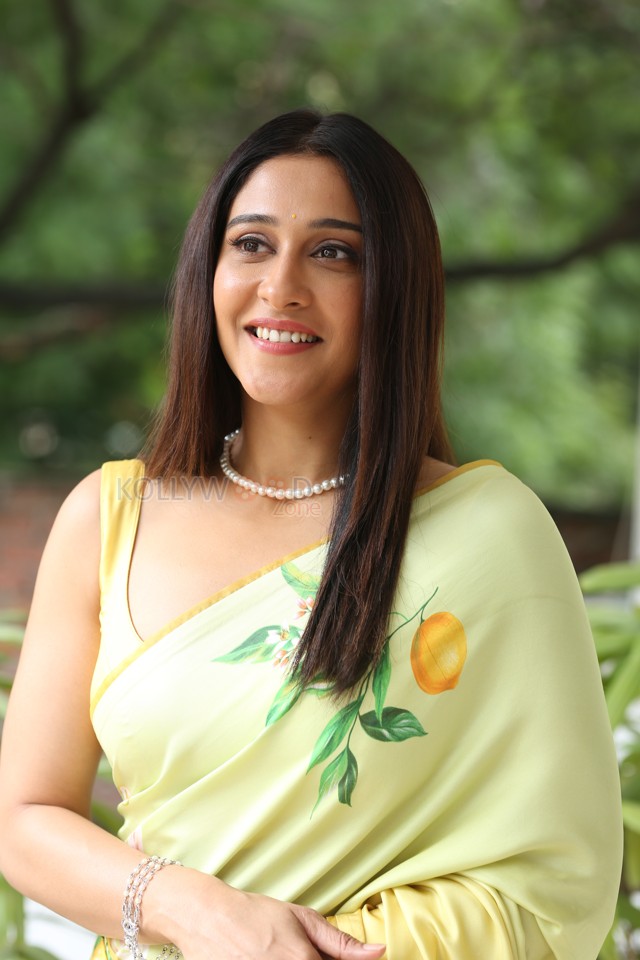 Actress Regina Cassandra Utsavam Movie Interview Photos 22