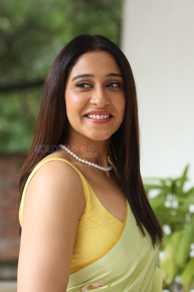 Actress Regina Cassandra Utsavam Movie Interview Photos 23