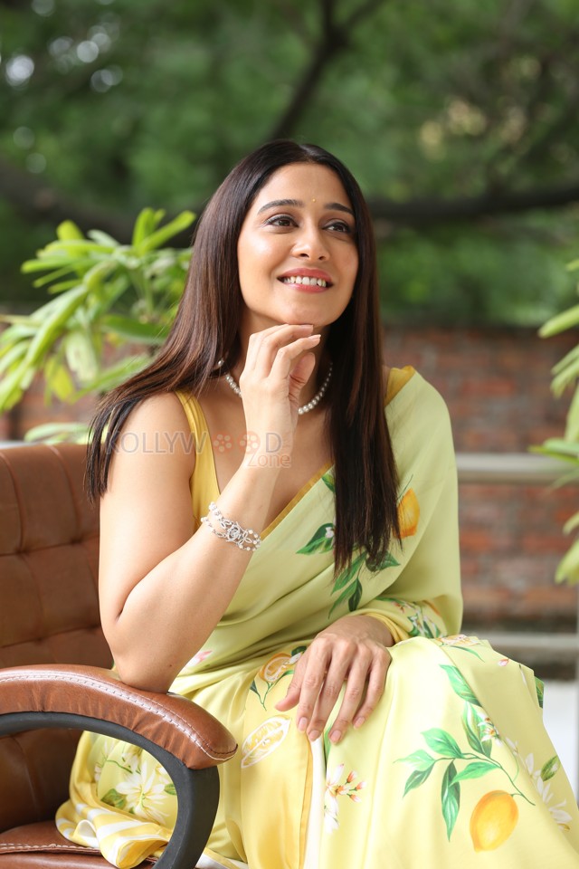 Actress Regina Cassandra Utsavam Movie Interview Photos 34