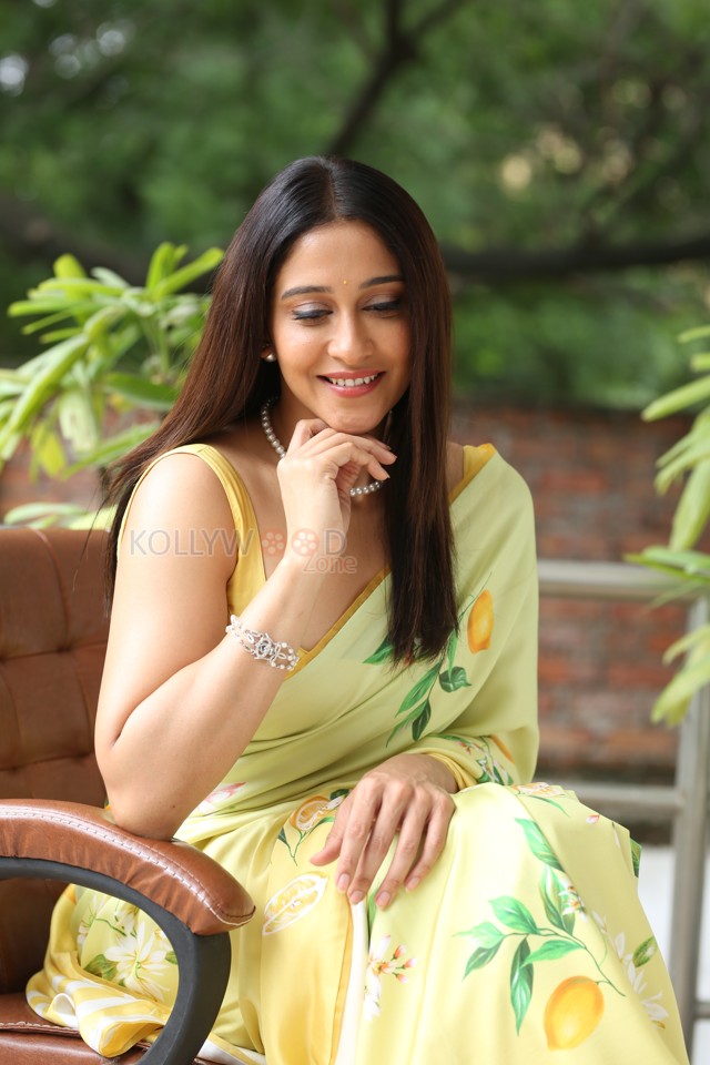 Actress Regina Cassandra Utsavam Movie Interview Photos 35