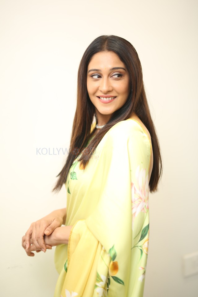 Actress Regina Cassandra Utsavam Movie Interview Photos 48