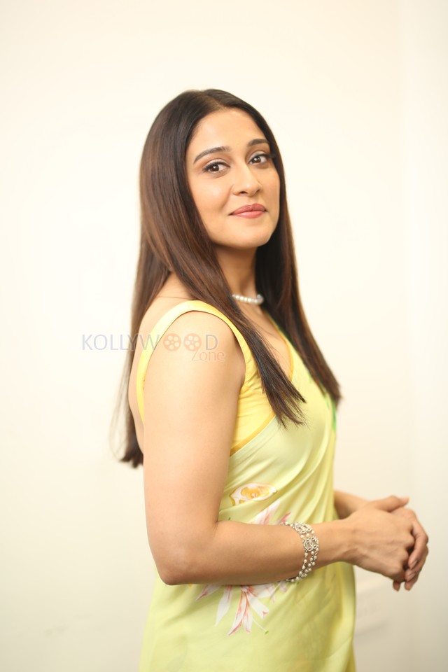 Actress Regina Cassandra Utsavam Movie Interview Photos 49