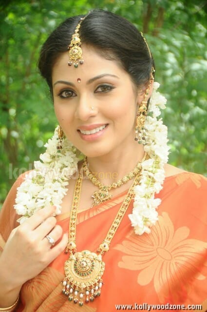 Actress Sada Saree Pictures