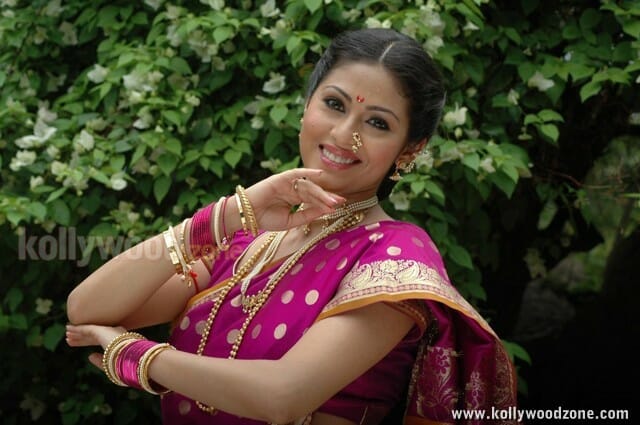 Actress Sada Saree Pictures