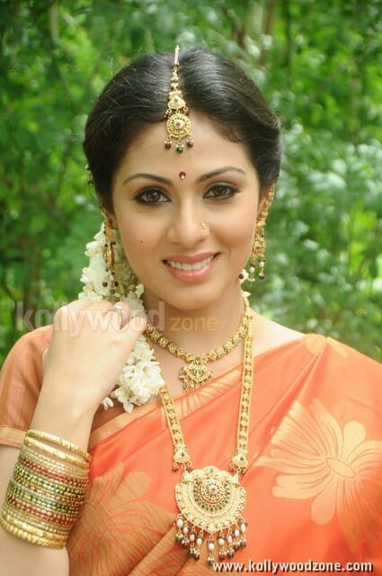 Actress Sada Saree Pictures