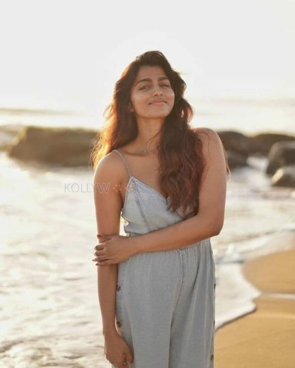 Actress Sai Dhanshika Hot Beach Photoshoot Stills 10 (123249 ...