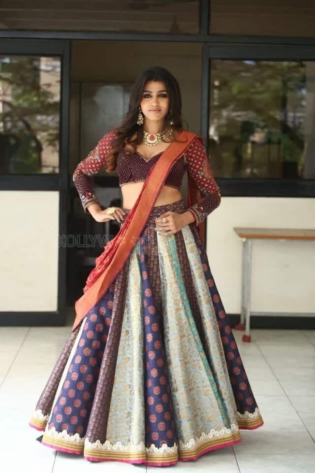 Actress Sai Dhanshika at Shikaru Movie Press Meet Photos 03