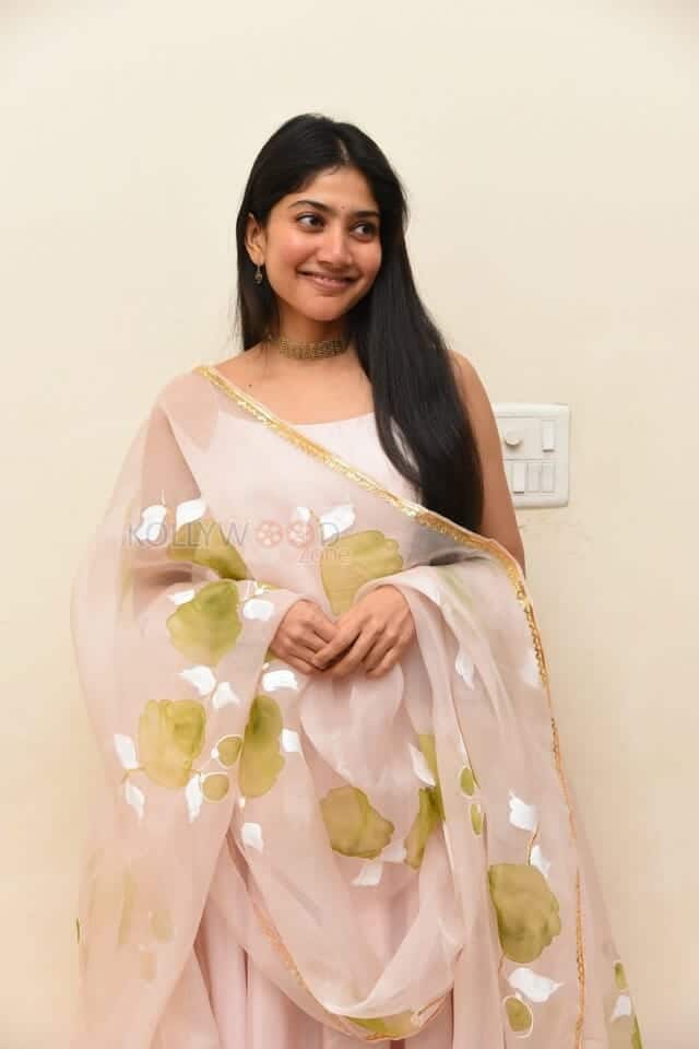 Actress Sai Pallavi at Shyam Singha Roy Pre Release Event Pictures 08