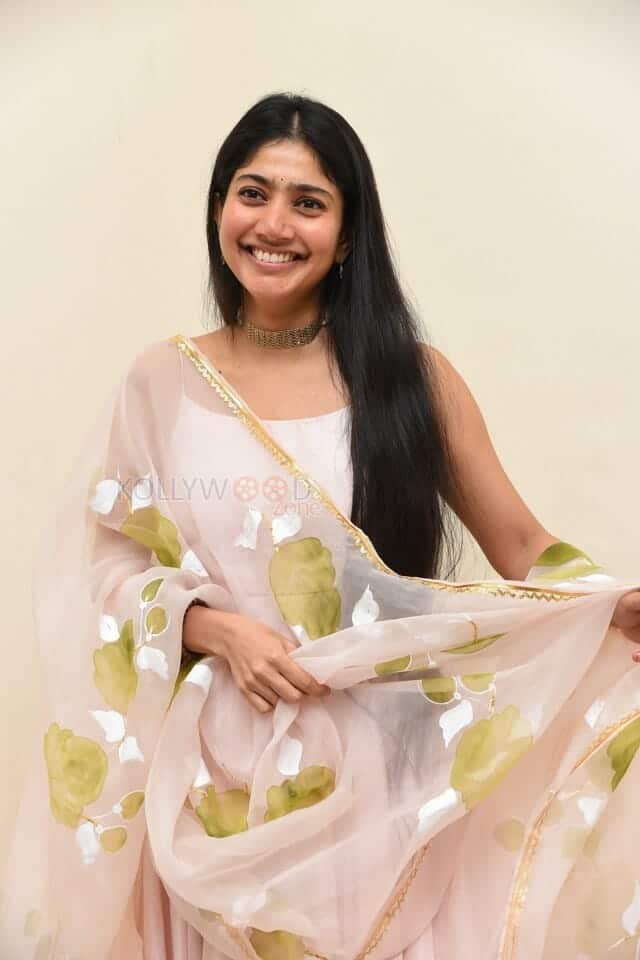 Actress Sai Pallavi at Shyam Singha Roy Pre Release Event Pictures 10