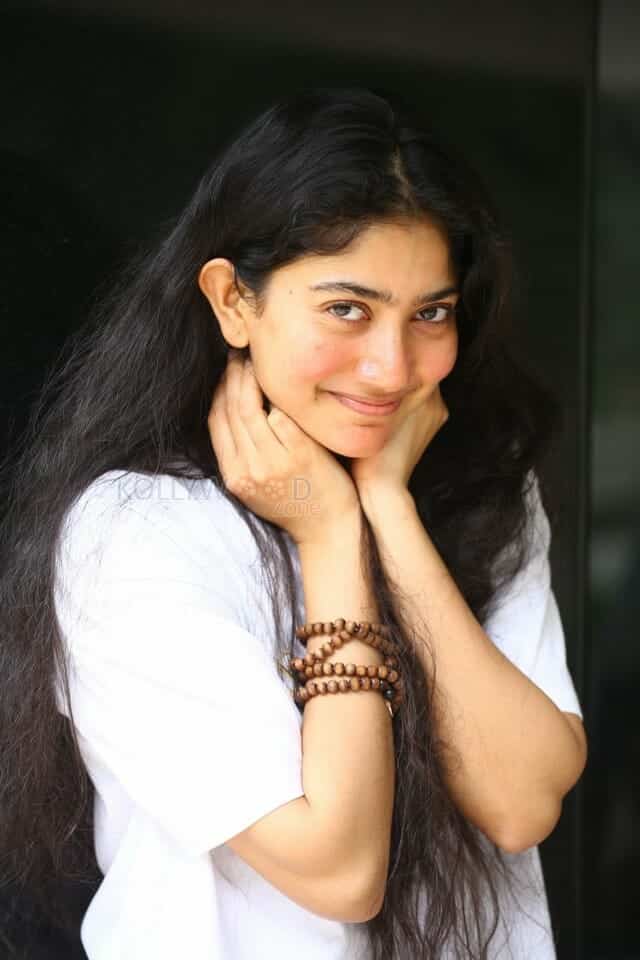 Actress Sai Pallavi at Virata Parvam Movie Interview Pictures 07