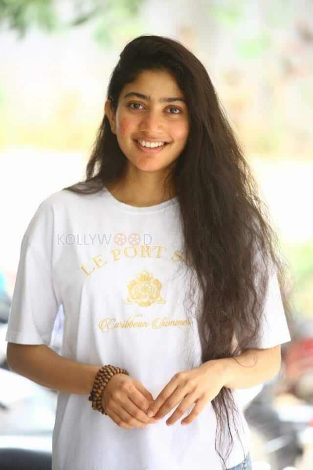 Actress Sai Pallavi at Virata Parvam Movie Interview Pictures 11