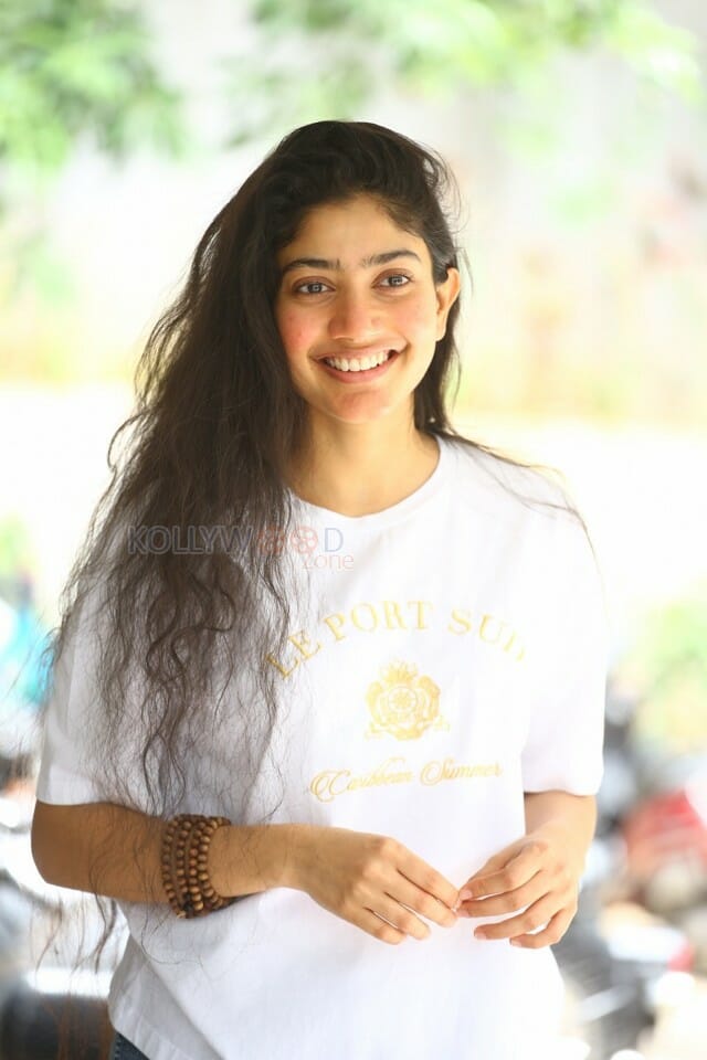 Actress Sai Pallavi at Virata Parvam Movie Interview Pictures 13