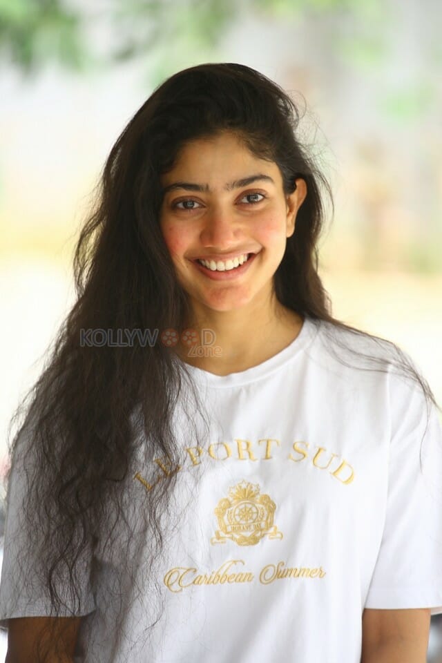 Actress Sai Pallavi at Virata Parvam Movie Interview Pictures 15