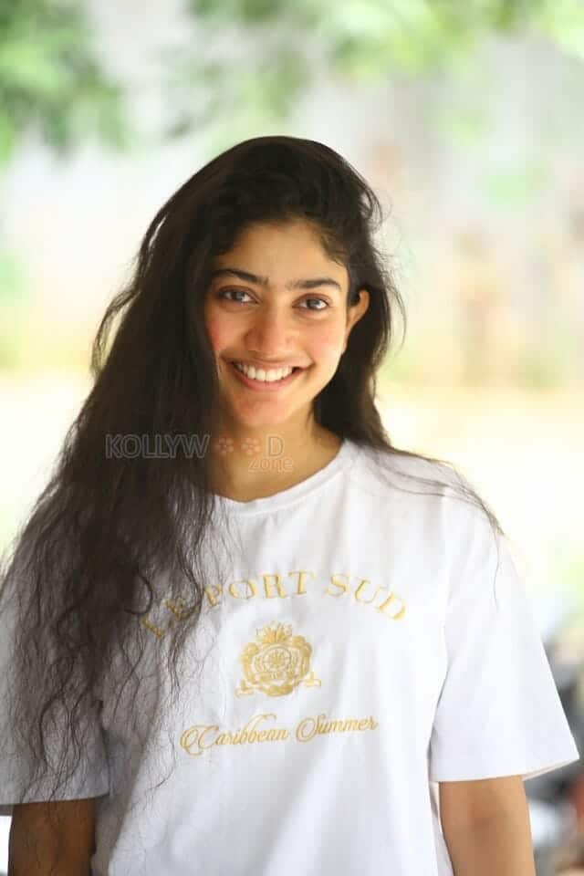 Actress Sai Pallavi at Virata Parvam Movie Interview Pictures 17