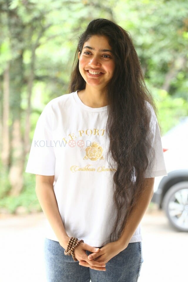 Actress Sai Pallavi at Virata Parvam Movie Interview Pictures 19