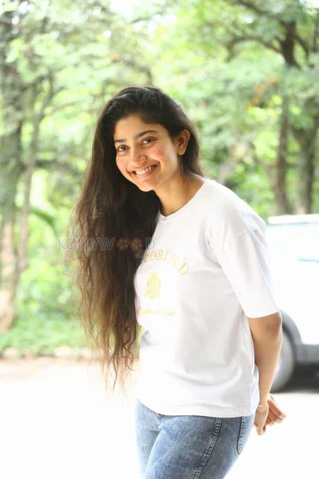 Actress Sai Pallavi at Virata Parvam Movie Interview Pictures 24