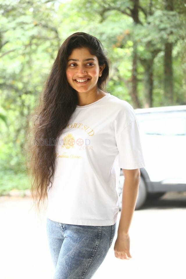 Actress Sai Pallavi at Virata Parvam Movie Interview Pictures 25