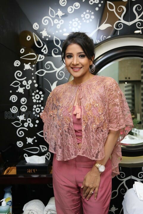 Actress Sakshi Agarwal At Salon And Spa Inauguration Event Photos