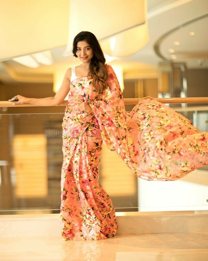 Actress Sakshi Agarwal Exclusive Photo Shoot Pictures