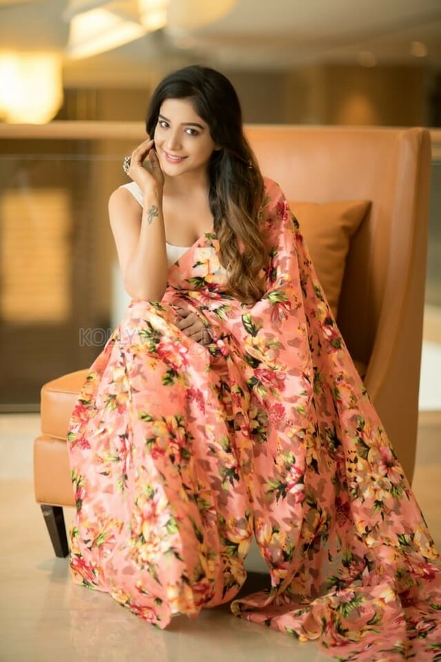 Actress Sakshi Agarwal Exclusive Photo Shoot Pictures